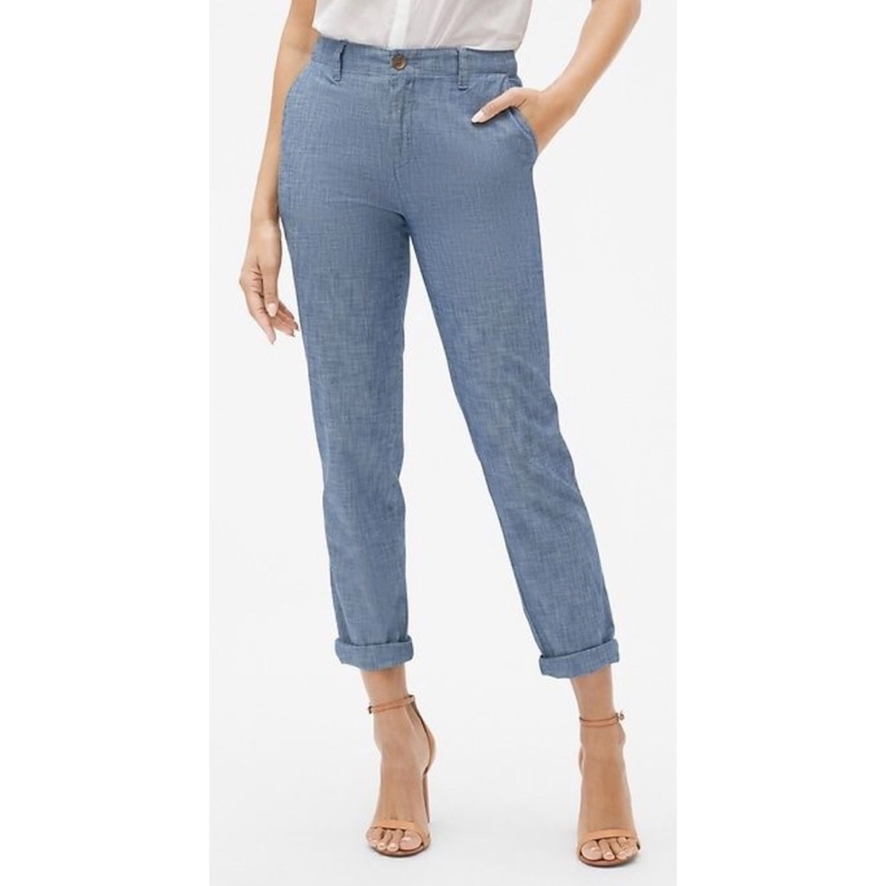 NWOT GAP Girlfriend Khaki in Chambray. Size 6.